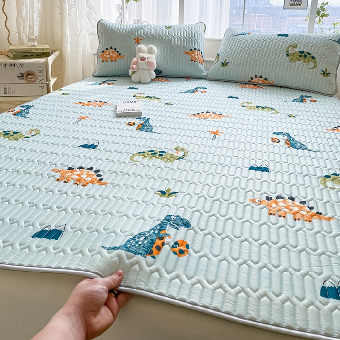 91家纺网 家纺一手货源 找家纺 金爱家 2023新款小清新凉感丝乳胶凉席三件套 小恐龙