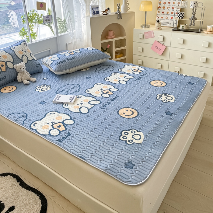 91家纺网 家纺一手货源 找家纺 金爱家 2023新款小清新凉感丝乳胶凉席三件套 笑脸熊