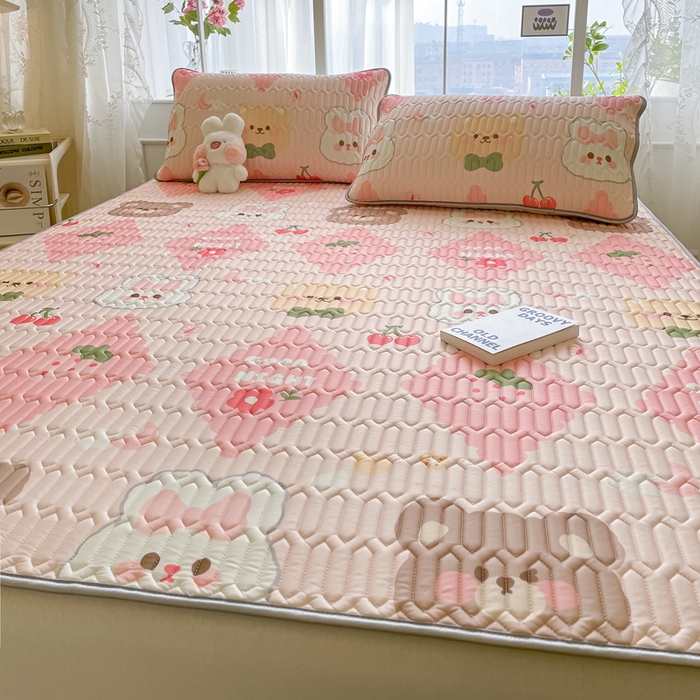 91家纺网 家纺一手货源 找家纺 金爱家 2023新款小清新凉感丝乳胶凉席三件套 熊熊兔