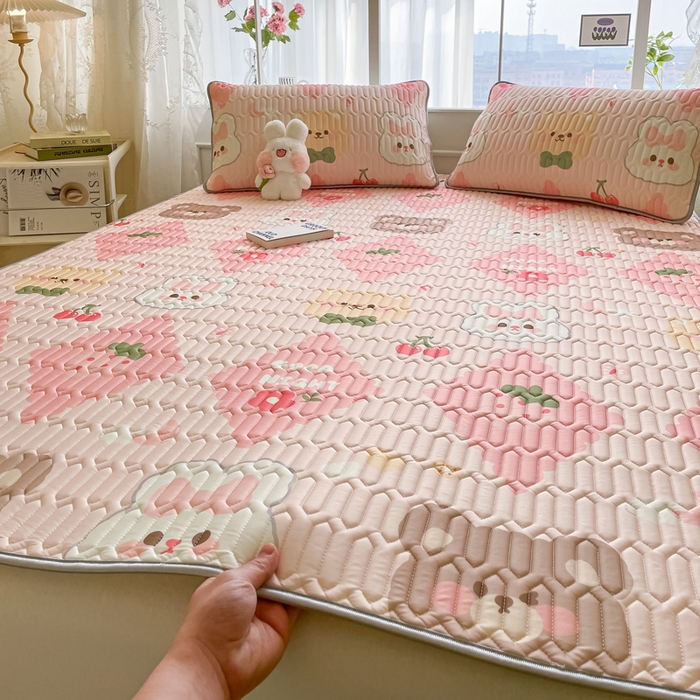 91家纺网 家纺一手货源 找家纺 金爱家 2023新款小清新凉感丝乳胶凉席三件套 熊熊兔