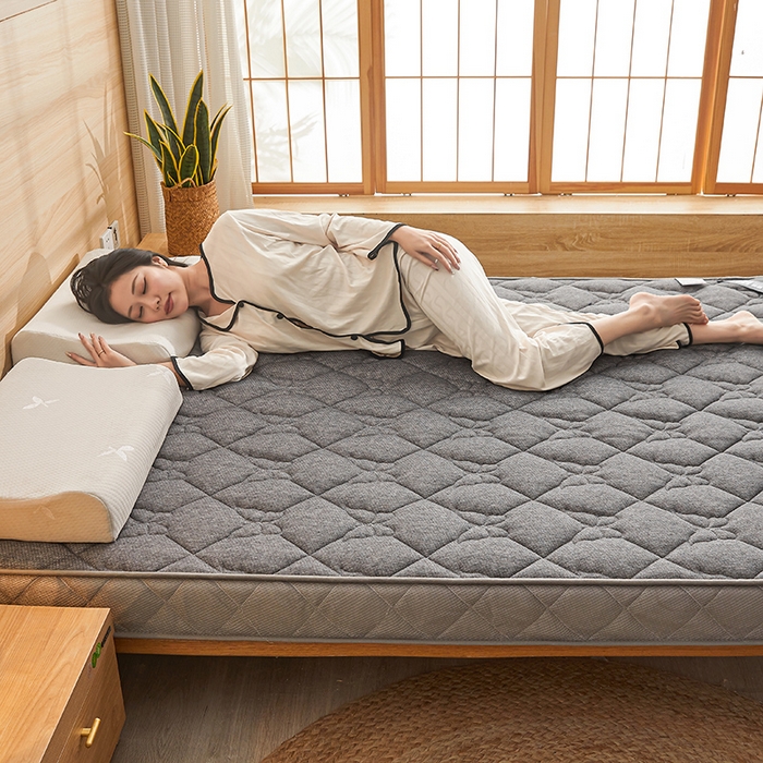 91家纺网 家纺一手货源 找家纺 欣罗兰 2023新款针织棉立体纯色床垫系列-大床款 蝶恋-灰