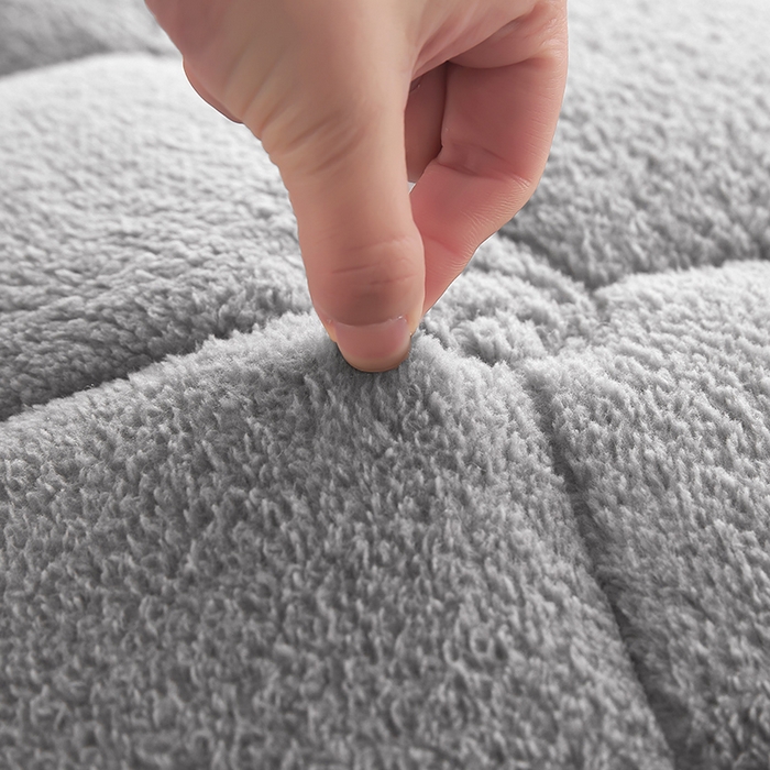 91家纺网 家纺一手货源 找家纺 欣罗兰 2023新款针织棉立体纯色床垫系列-大床款 羊羔绒-灰色