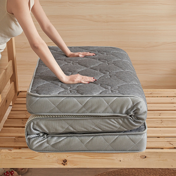 91家纺网 家纺一手货源 找家纺 欣罗兰 2023新款针织棉立体纯色床垫系列-小床款 蝶恋-灰