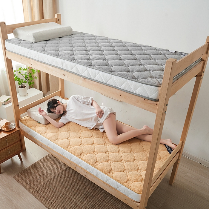 91家纺网 家纺一手货源 找家纺 欣罗兰 2023新款针织棉立体纯色床垫系列-小床款 羊羔绒-灰色