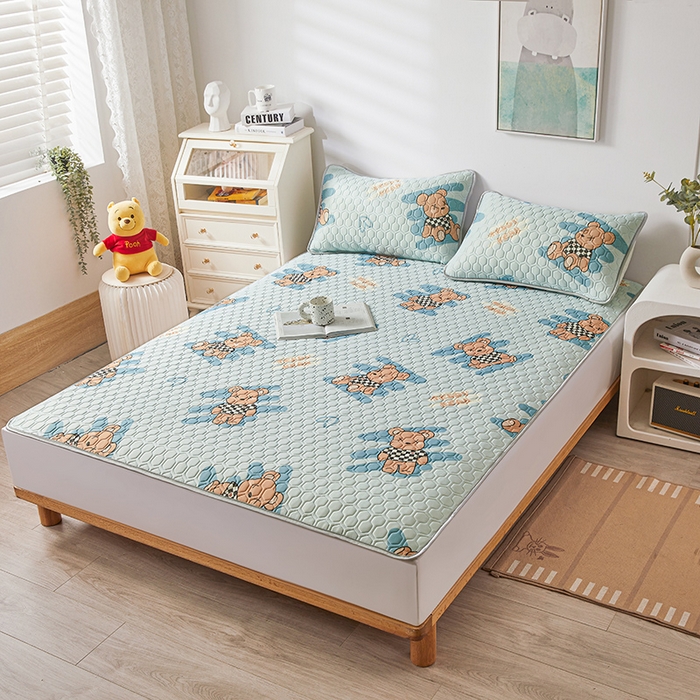 91家纺网 家纺一手货源 找家纺 小萌虎 2023新款冰丝胶质凉席-床席款 方格熊蓝