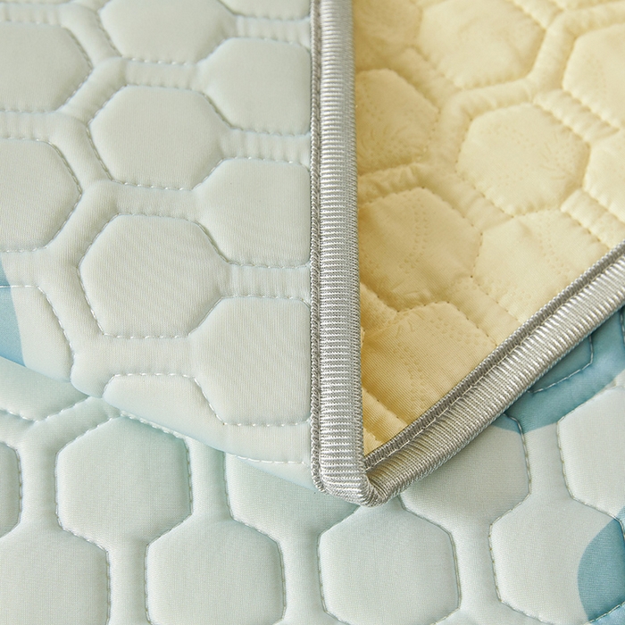 91家纺网 家纺一手货源 找家纺 小萌虎 2023新款冰丝胶质凉席-床席款 方格熊蓝