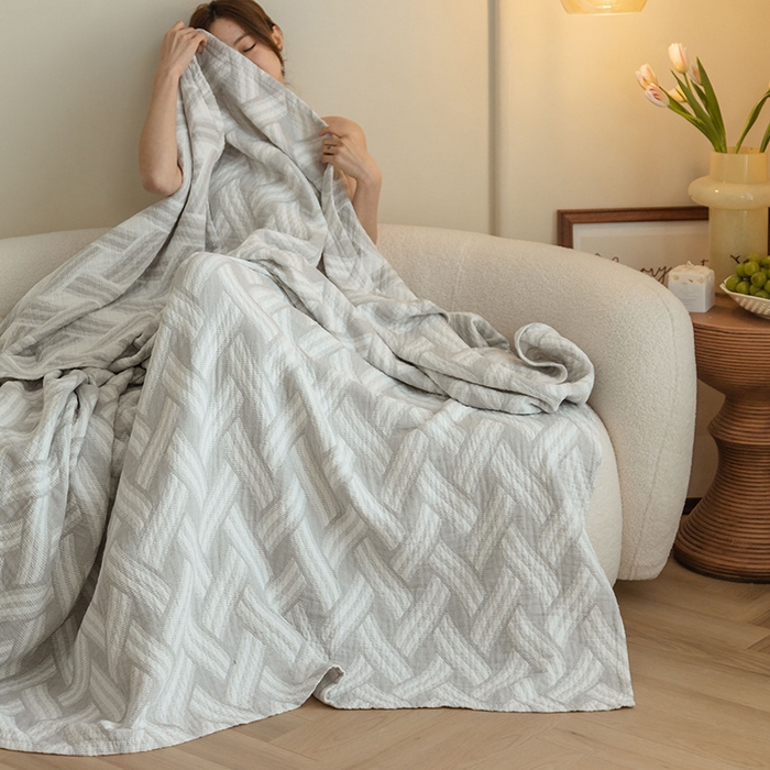 91家纺网 家纺一手货源 找家纺 雯雨 2023新款塞尚风格全棉纱布毛巾被 格里尼-灰