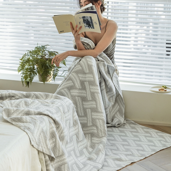 91家纺网 家纺一手货源 找家纺 雯雨 2023新款塞尚风格全棉纱布毛巾被 格里尼-灰