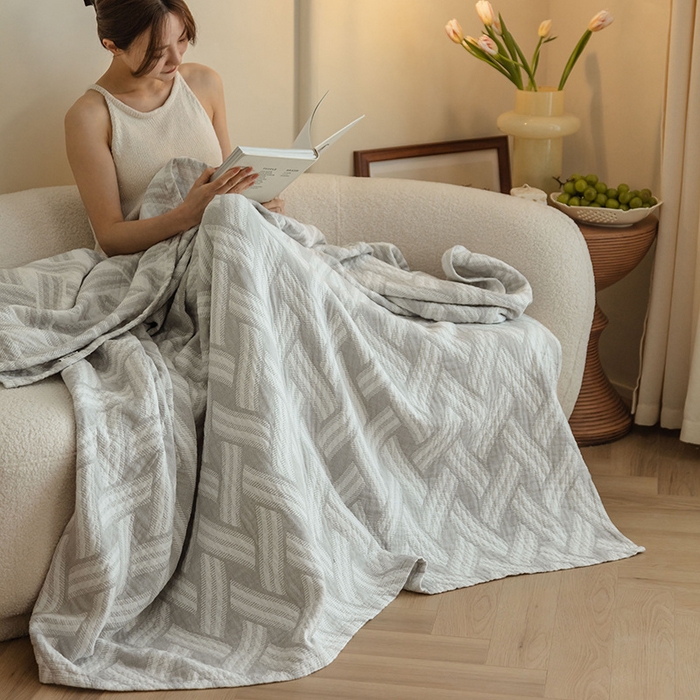 91家纺网 家纺一手货源 找家纺 雯雨 2023新款塞尚风格全棉纱布毛巾被 格里尼-灰