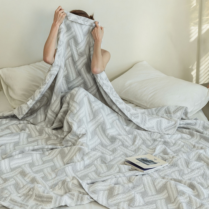 91家纺网 家纺一手货源 找家纺 雯雨 2023新款塞尚风格全棉纱布毛巾被 格里尼-灰