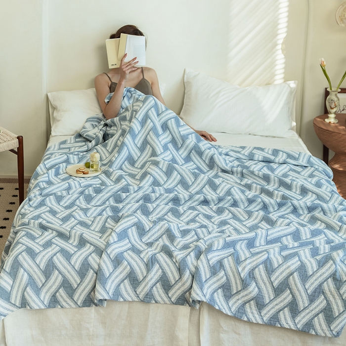 91家纺网 家纺一手货源 找家纺 雯雨 2023新款塞尚风格全棉纱布毛巾被 格里尼-蓝