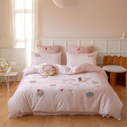 91家纺网 家纺一手货源 找家纺 （总）名品优仓 2023新款面包狗系列水洗棉毛巾绣四件套