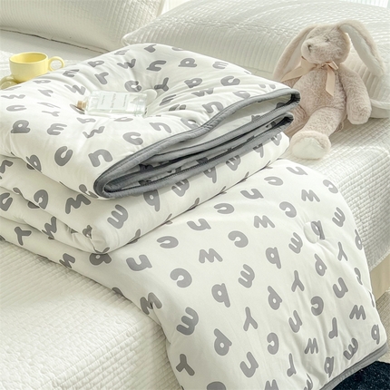 91家纺网 家纺一手货源 找家纺 HL原创 2023新款A类牛奶针织夏凉被 清新字母