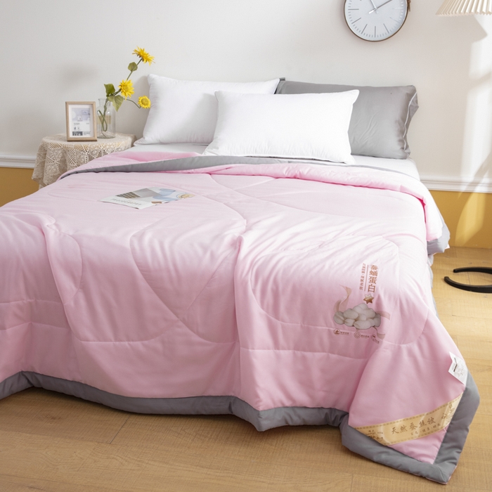 91家纺网 家纺一手货源 找家纺 被多多 2024新款蚕丝蛋白夏被 少女粉