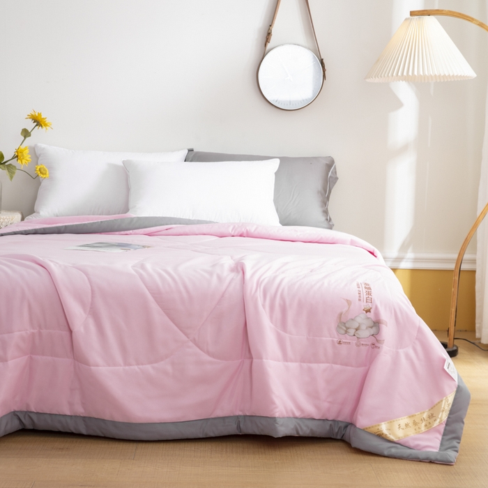 91家纺网 家纺一手货源 找家纺 被多多 2024新款蚕丝蛋白夏被 少女粉