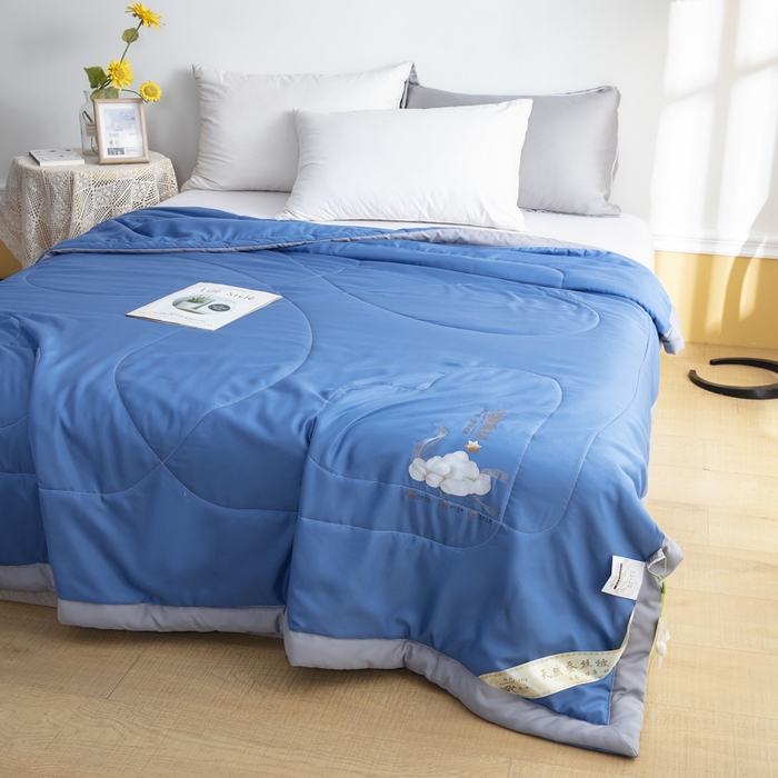 91家纺网 家纺一手货源 找家纺 被多多 2024新款蚕丝蛋白夏被 静谧蓝