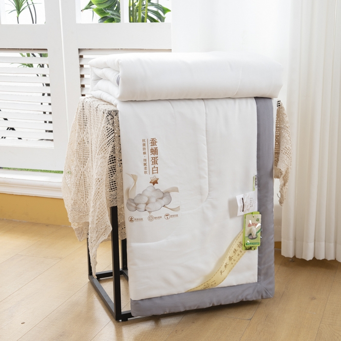 91家纺网 家纺一手货源 找家纺 被多多 2024新款蚕丝蛋白夏被 优雅白