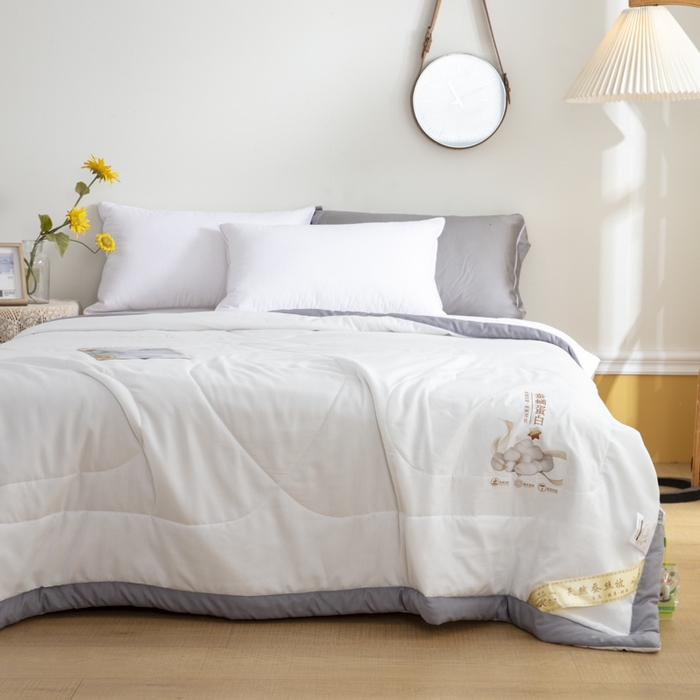 91家纺网 家纺一手货源 找家纺 被多多 2024新款蚕丝蛋白夏被 优雅白