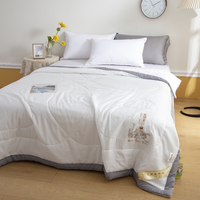 91家纺网 家纺一手货源 找家纺 被多多 2024新款蚕丝蛋白夏被 优雅白