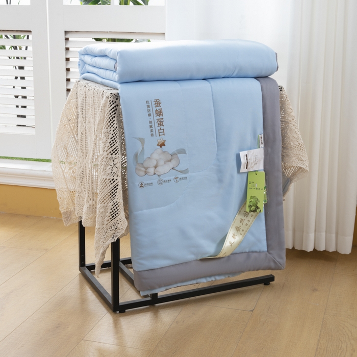 91家纺网 家纺一手货源 找家纺 被多多 2024新款蚕丝蛋白夏被 天空蓝