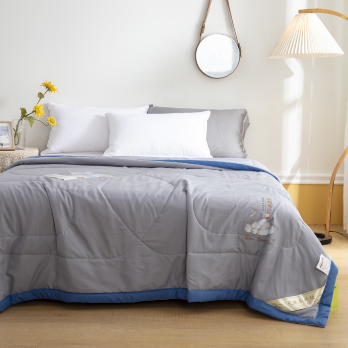 91家纺网 家纺一手货源 找家纺 被多多 2024新款蚕丝蛋白夏被 竹炭灰