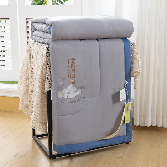 91家纺网 家纺一手货源 找家纺 被多多 2024新款蚕丝蛋白夏被 竹炭灰