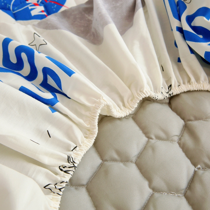 91家纺网 家纺一手货源 找家纺 情煊 2023新款全棉夹棉纯色印花床笠款(可定制尺寸) 床笠-宇航熊