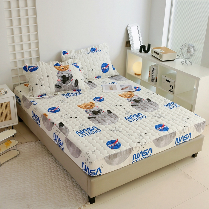 91家纺网 家纺一手货源 找家纺 情煊 2023新款全棉夹棉纯色印花床笠款(可定制尺寸) 床笠-宇航熊