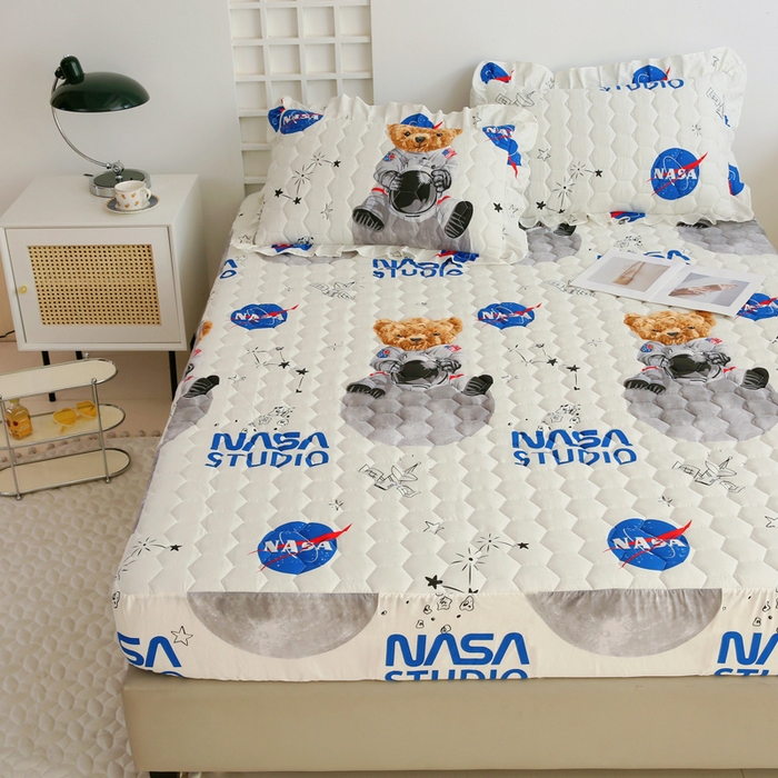 91家纺网 家纺一手货源 找家纺 情煊 2023新款全棉夹棉纯色印花床笠款(可定制尺寸) 床笠-宇航熊