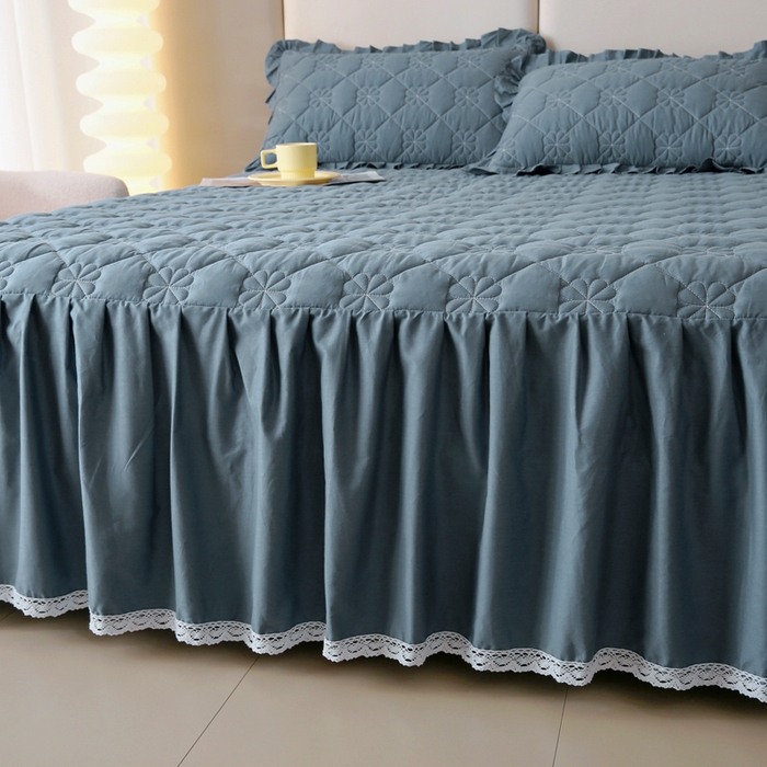 91家纺网 家纺一手货源 找家纺 情煊 2023新款全棉夹棉纯色印花床裙款(可定制尺寸) 灰蓝