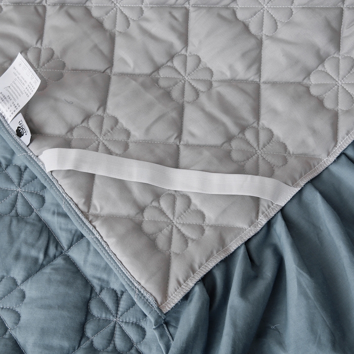 91家纺网 家纺一手货源 找家纺 情煊 2023新款全棉夹棉纯色印花床裙款(可定制尺寸) 灰蓝