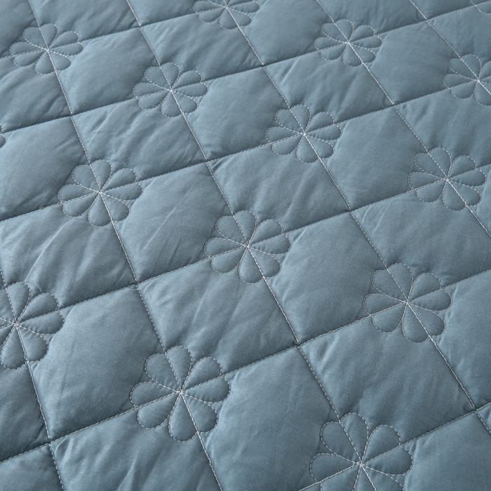 91家纺网 家纺一手货源 找家纺 情煊 2023新款全棉夹棉纯色印花床裙款(可定制尺寸) 灰蓝