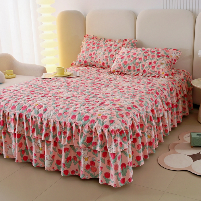 91家纺网 家纺一手货源 找家纺 情煊 2023新款全棉夹棉纯色印花床裙款(可定制尺寸) 花间白兔