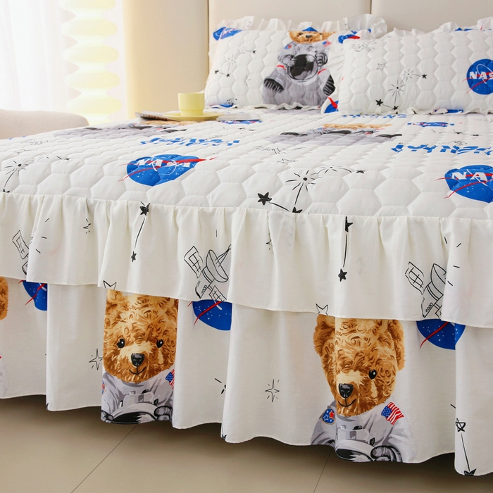 91家纺网 家纺一手货源 找家纺 情煊 2023新款全棉夹棉纯色印花床裙款(可定制尺寸) 宇航熊