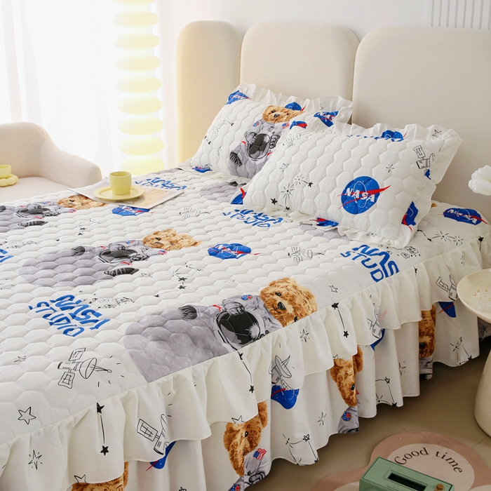 91家纺网 家纺一手货源 找家纺 情煊 2023新款全棉夹棉纯色印花床裙款(可定制尺寸) 宇航熊