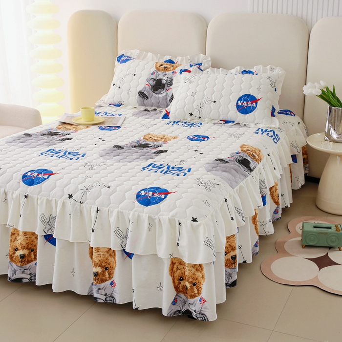 91家纺网 家纺一手货源 找家纺 情煊 2023新款全棉夹棉纯色印花床裙款(可定制尺寸) 宇航熊