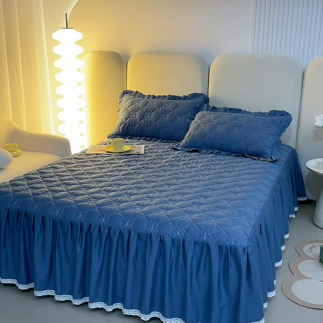 91家纺网 家纺一手货源 找家纺 情煊 2023新款全棉夹棉纯色印花床裙款(可定制尺寸) 灰蓝