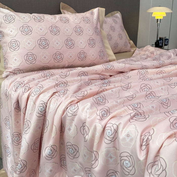 91家纺网 家纺一手货源 找家纺 棉生活 2023新款3M贡缎工艺天丝夏被四件套 温莎 粉