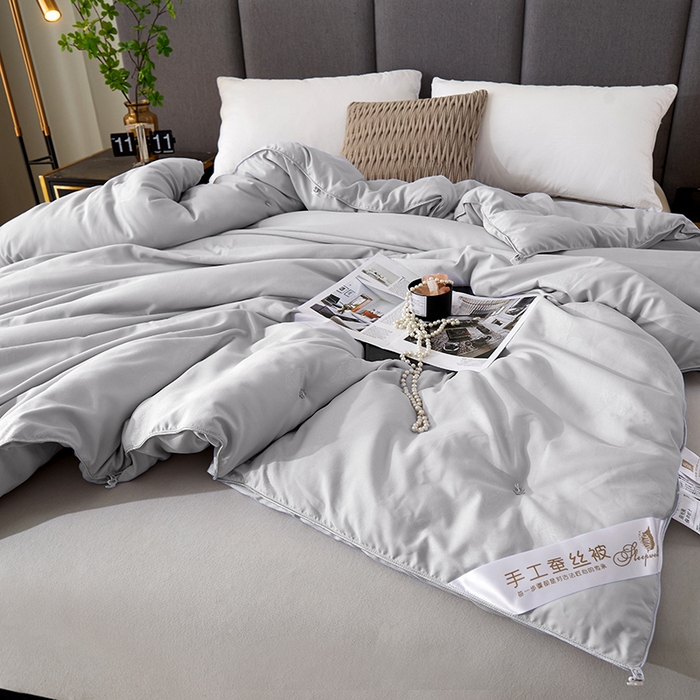 91家纺网 家纺一手货源 找家纺 西域种棉人·千百笠 2023新款蚕丝被100%柞蚕丝被手工蚕丝被 甄选灰