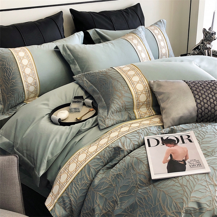 91家纺网 家纺一手货源 找家纺 罗优2025新款罗浮宫印象高精密浮雕高支长绒棉四件套金枝玉叶星海蓝