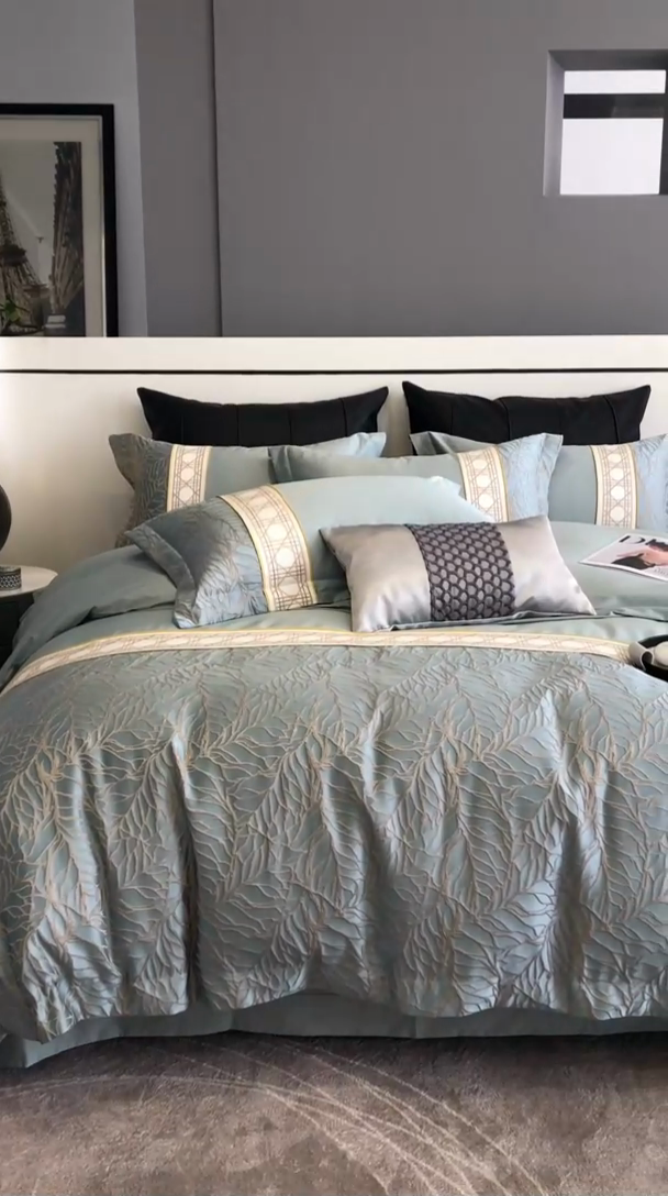 91家纺网 家纺一手货源 找家纺 罗优2025新款罗浮宫印象高精密浮雕高支长绒棉四件套金枝玉叶星海蓝