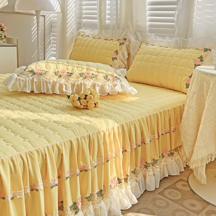 91家纺网 家纺一手货源 找家纺 罗艺轩 2024新款夹棉床裙施华洛系列三件套 施华洛-亮黄