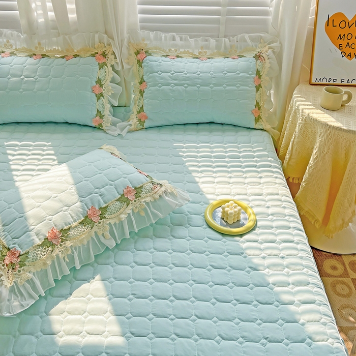 91家纺网 家纺一手货源 找家纺 罗艺轩 2024新款夹棉床裙施华洛系列三件套 施华洛-浅蓝