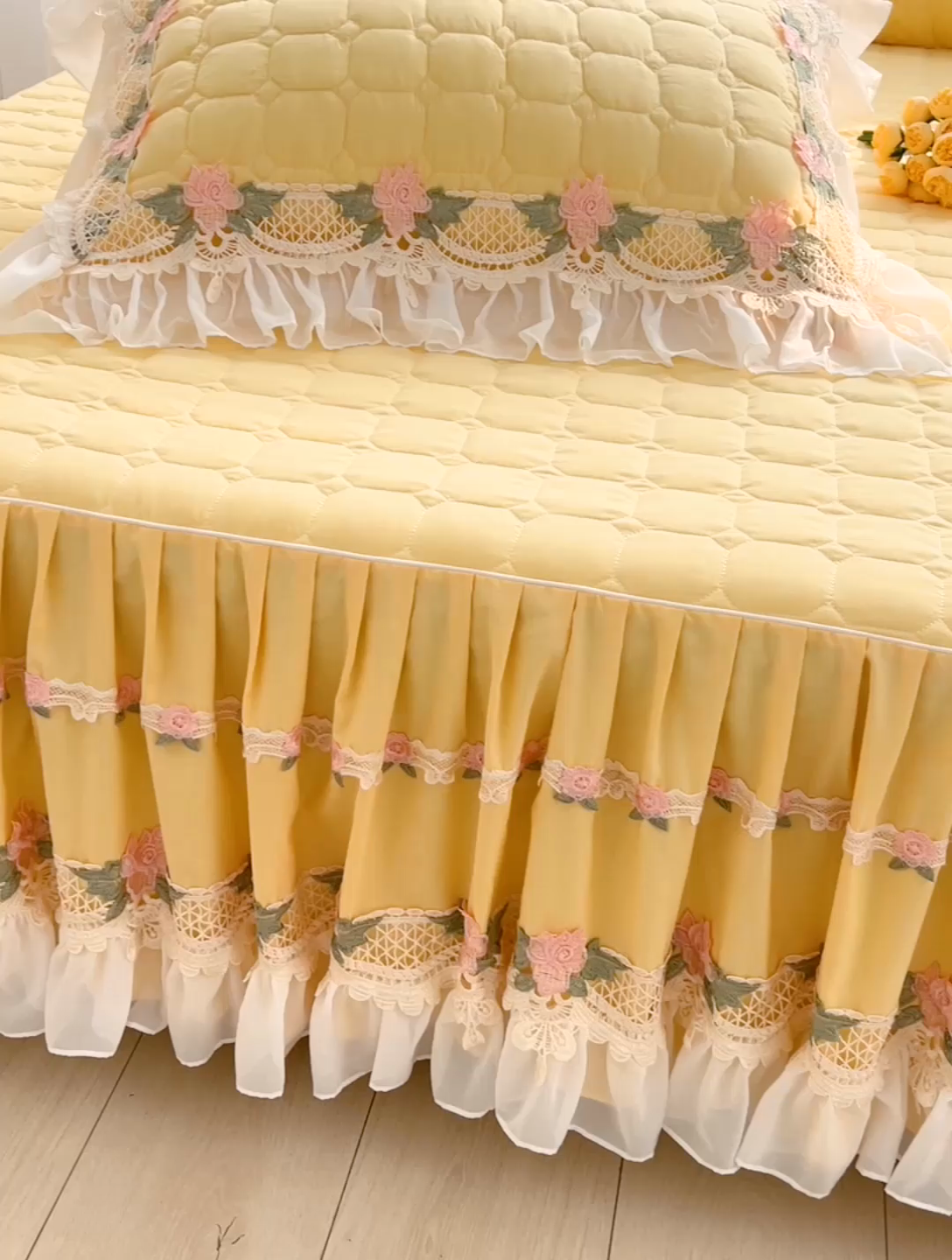 91家纺网 家纺一手货源 找家纺 （总）罗艺轩 2024新款夹棉床裙施华洛系列三件套