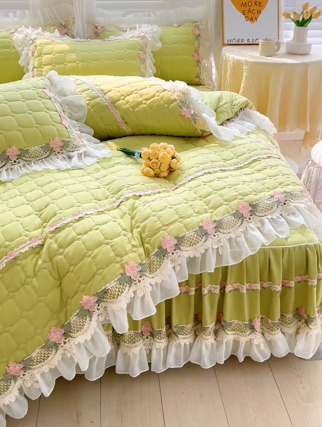 91家纺网 家纺一手货源 找家纺 罗艺轩 2024新款夹棉床裙施华洛系列四件套 施华洛-果绿