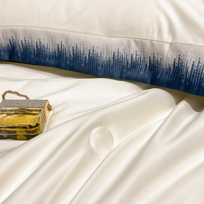 91家纺网 家纺一手货源 找家纺 露梦家纺 大牌轻奢款水洗真丝刺绣数码宽边夏被四件套-羽墨 羽墨-珍珠白