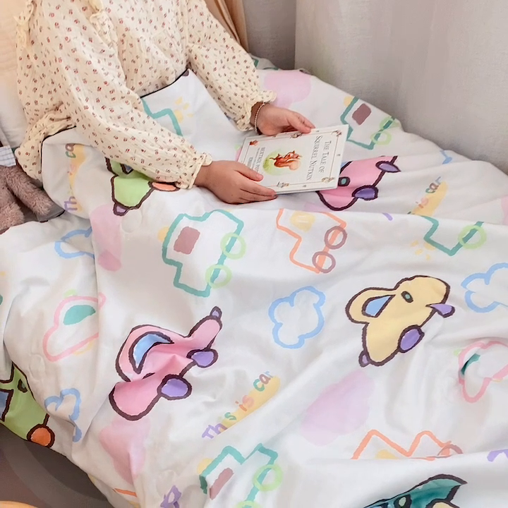 91家纺网 家纺一手货源 找家纺 鱼宝 2023新款40支全棉无荧光儿童夏被 涂鸦小车