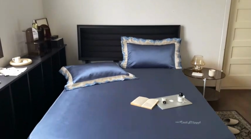 91家纺网 家纺一手货源 找家纺 MIU缪家居 2023款珍珠丝凉席 《雅》系列 深蓝