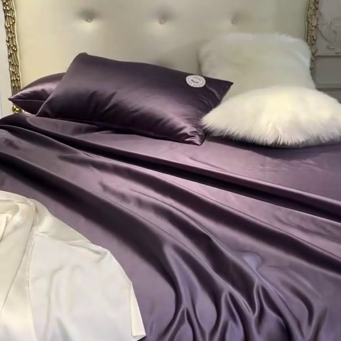 91家纺网 家纺一手货源 找家纺 MIU缪家居 2023款珍珠丝凉席  爱丽丝（棚拍） 葡萄紫