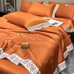 91家纺网 家纺一手货源 找家纺 （总）露梦 2026新款大牌轻奢款水洗真丝刺绣数码宽边夏被四件套-安迪,安迪-爱玛橙,安迪-高级灰,安迪-海盐绿,安迪-摩卡蓝,安迪-嫩奶绿,安迪-胭脂粉